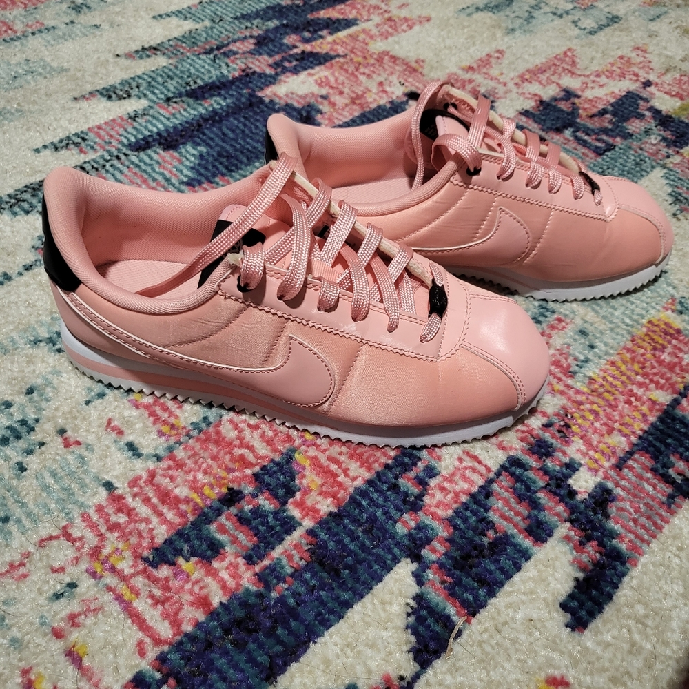 Limited Edition Nike Valentines pink cortez in 7Y 8 in women's